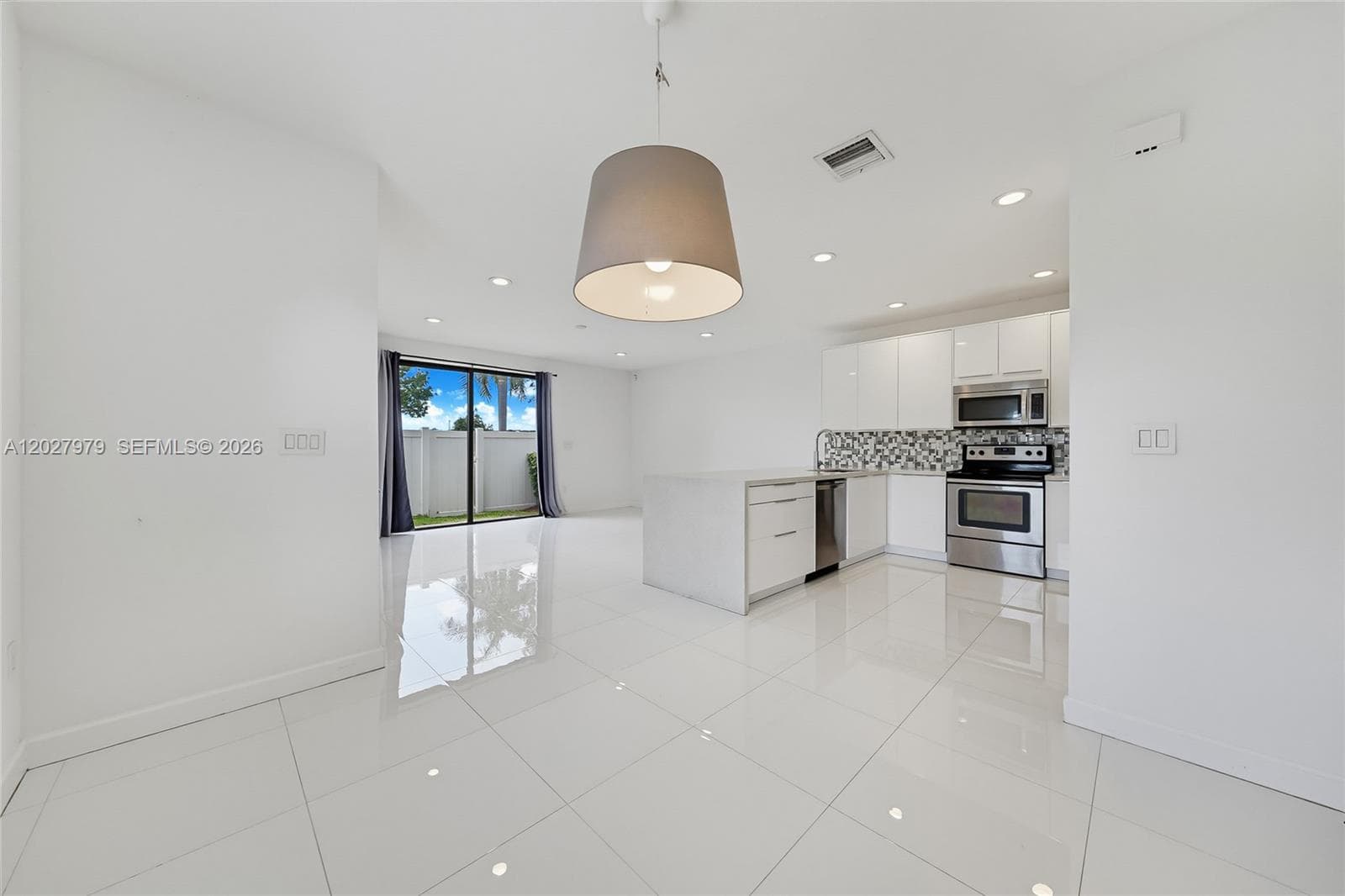 476 NE 194th Ter, Miami, FL 33179 photo 3