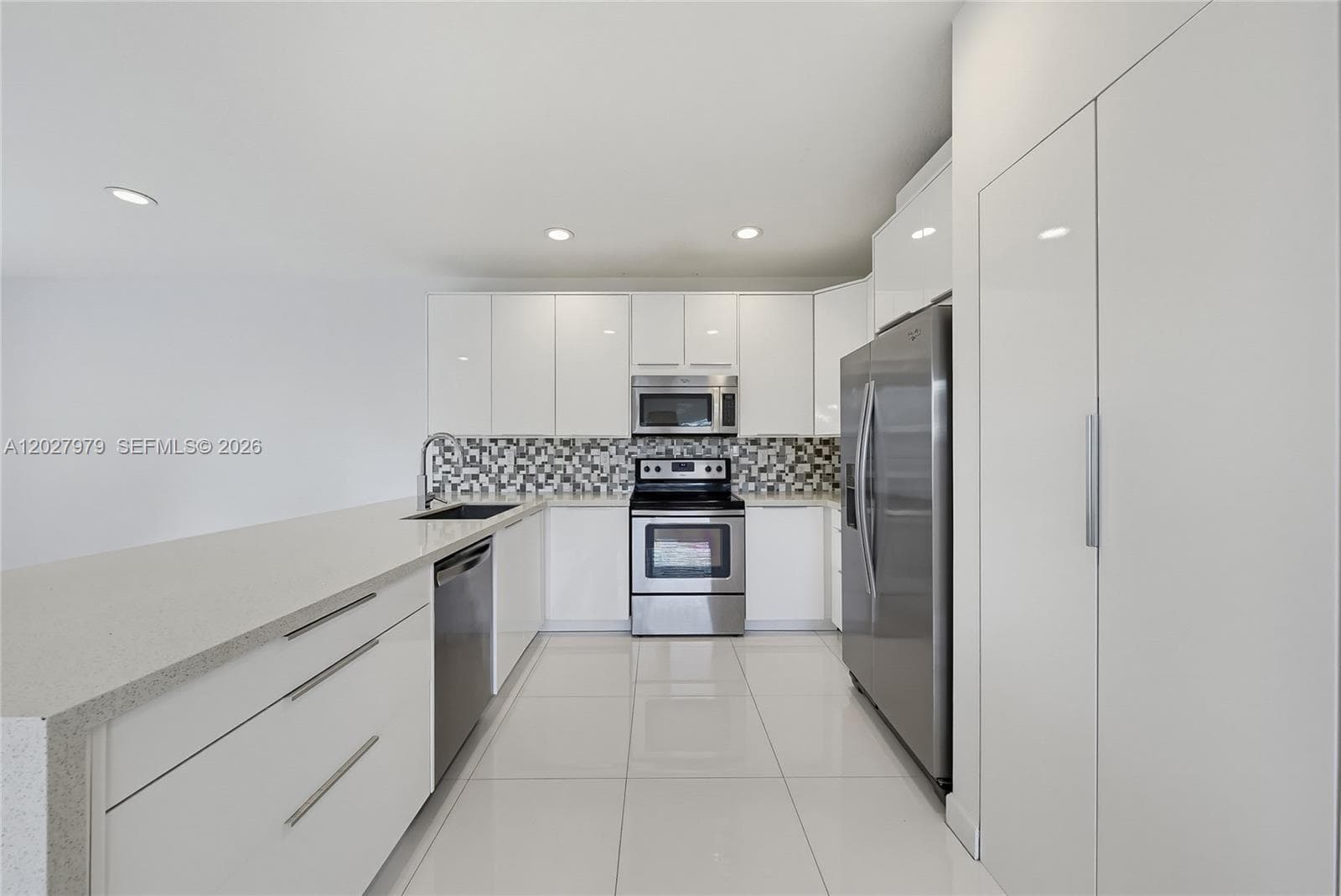 476 NE 194th Ter, Miami, FL 33179 photo 5