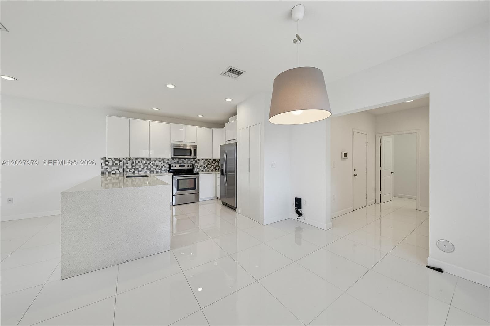 476 NE 194th Ter, Miami, FL 33179 photo 4