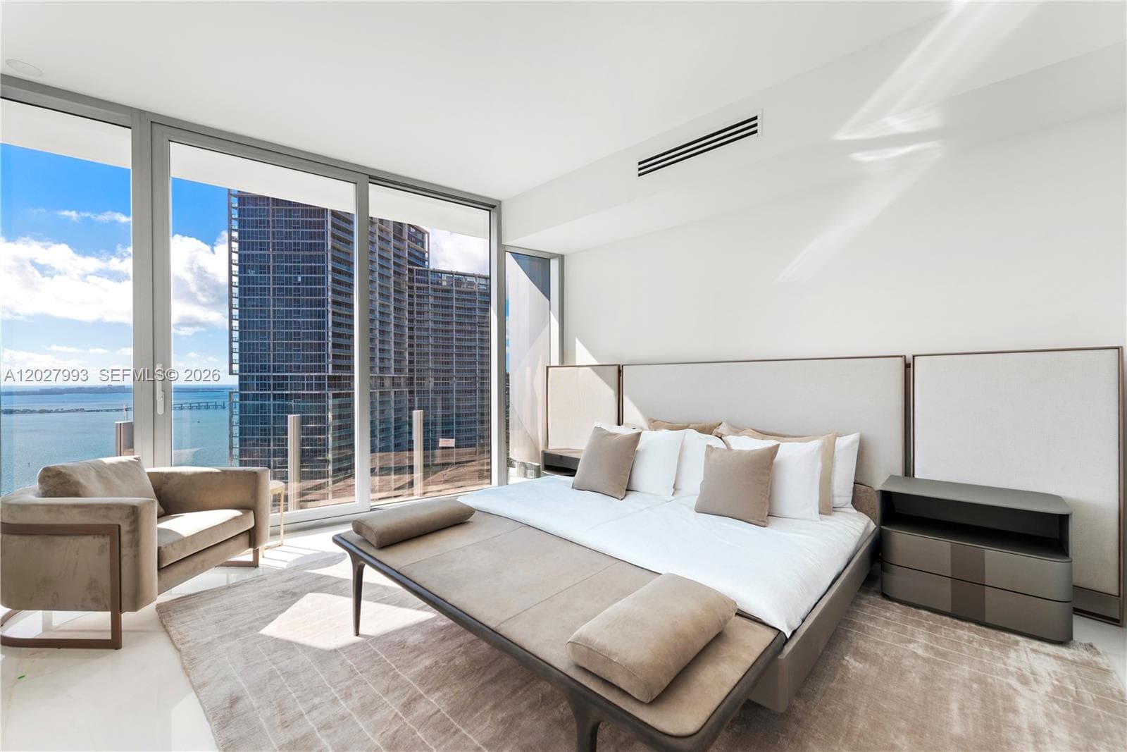 300 Biscayne Boulevard Way # 3905W, Miami, FL 33131 photo 2