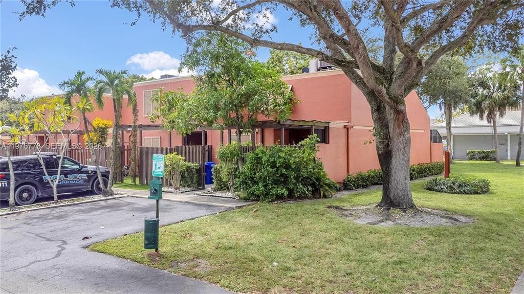 1490 Laguna Lane, Pembroke Pines, FL 33026 photo 2