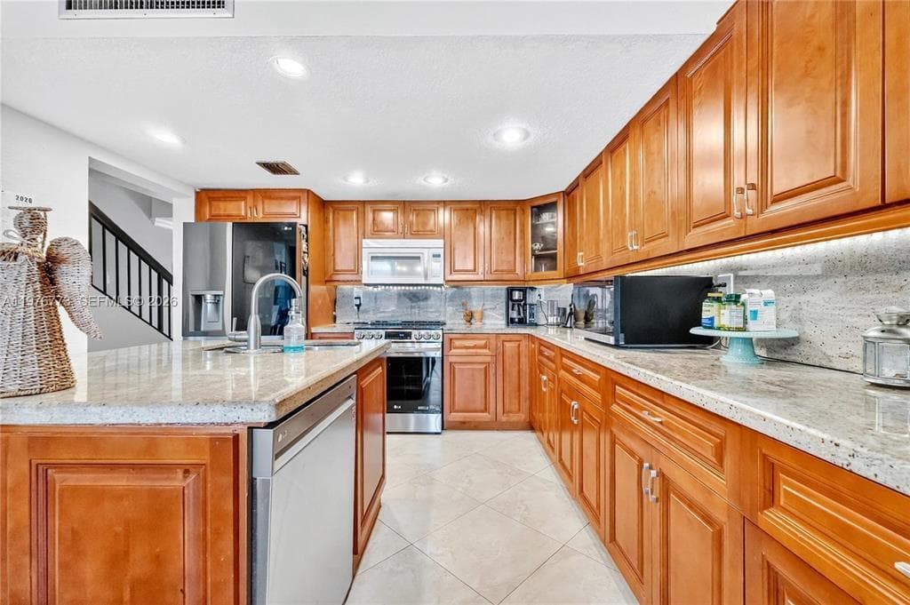 1490 Laguna Lane, Pembroke Pines, FL 33026 photo 5