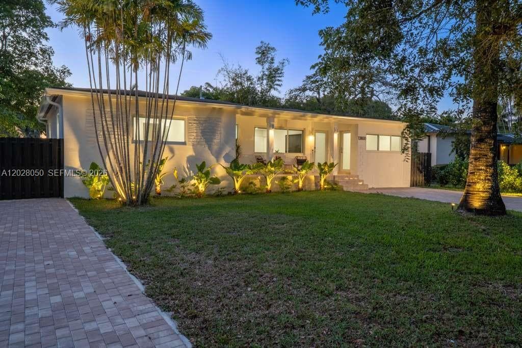 13800 NE 1st Ave, Miami, FL 33161 photo 2