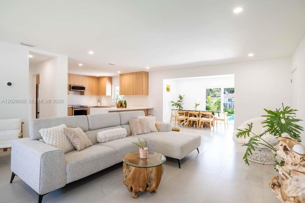 13800 NE 1st Ave, Miami, FL 33161 photo 4