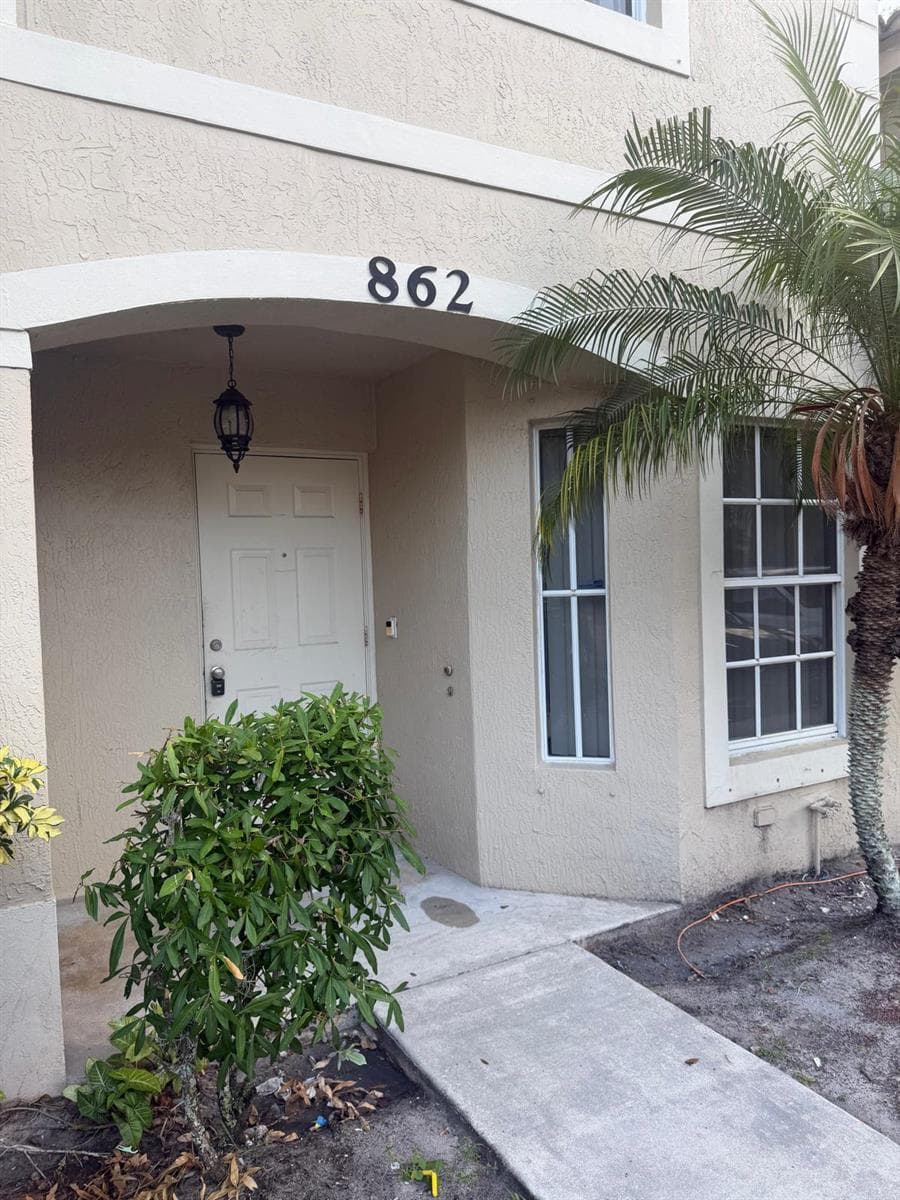 862 Summit Lake Drive, West Palm Beach, FL 33406 photo 2