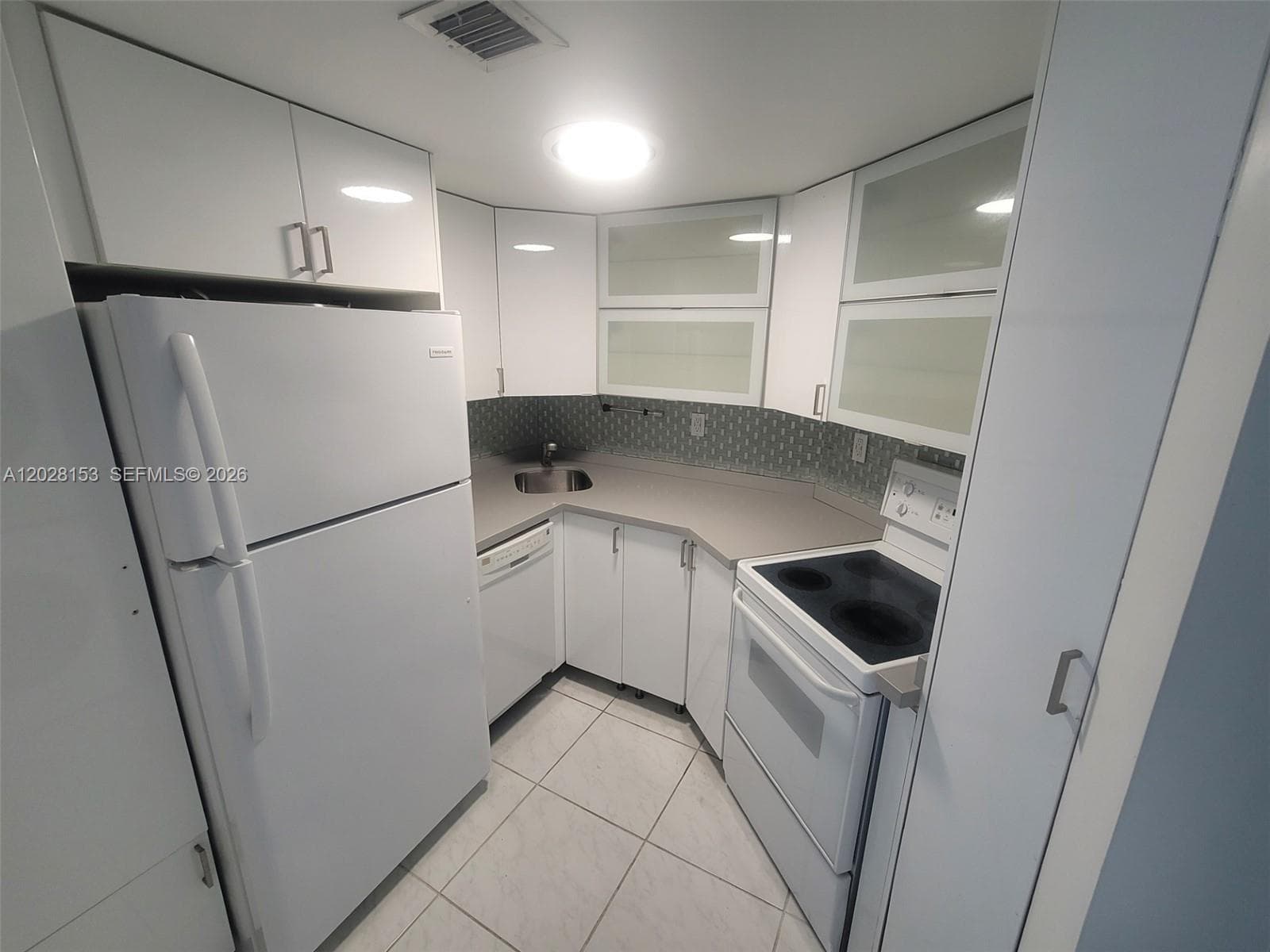 2600 Collins Ave # 411, Miami Beach, FL 33140 photo 2