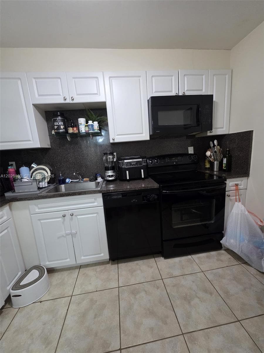 450 Commodore Dr # 108, Plantation, FL 33325 photo 3