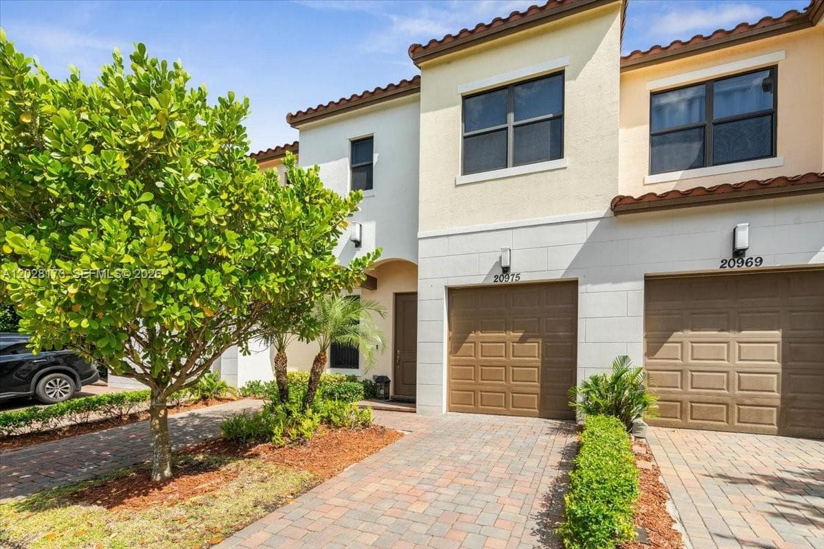20975 NW 1st Ct, Pembroke Pines, FL 33029 photo 2