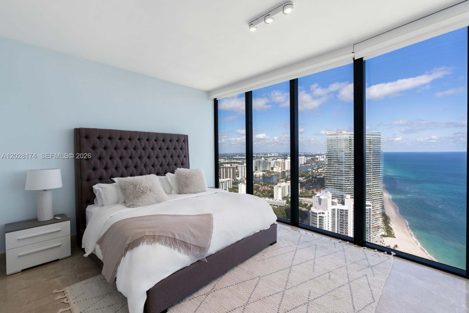 18555 Collins Ave # 5105, Sunny Isles Beach, FL 33160 photo 3