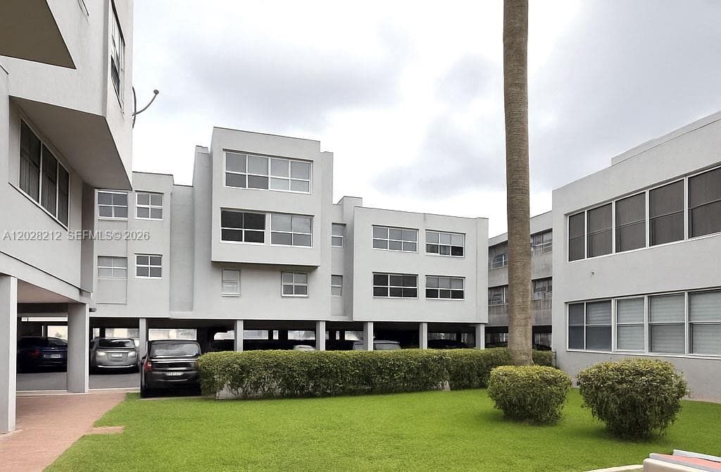 1555 W 44th Pl # 203, Hialeah, FL 33012 photo 3