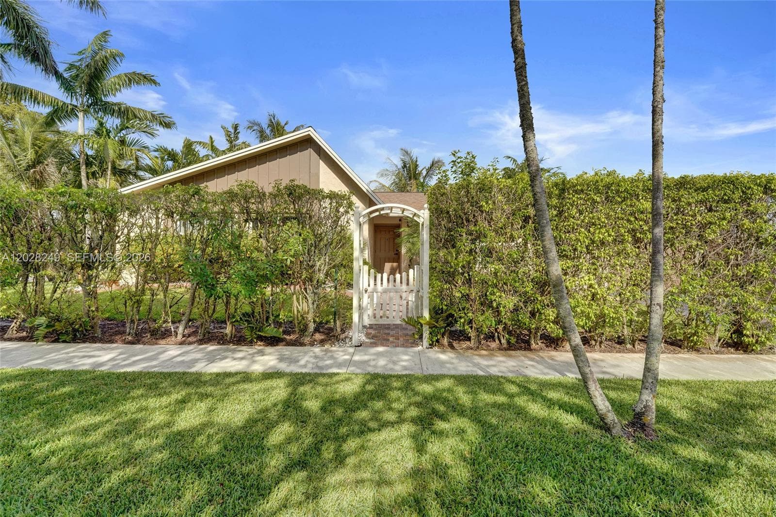 417 SE 4th St, Dania Beach, FL 33004 photo 3