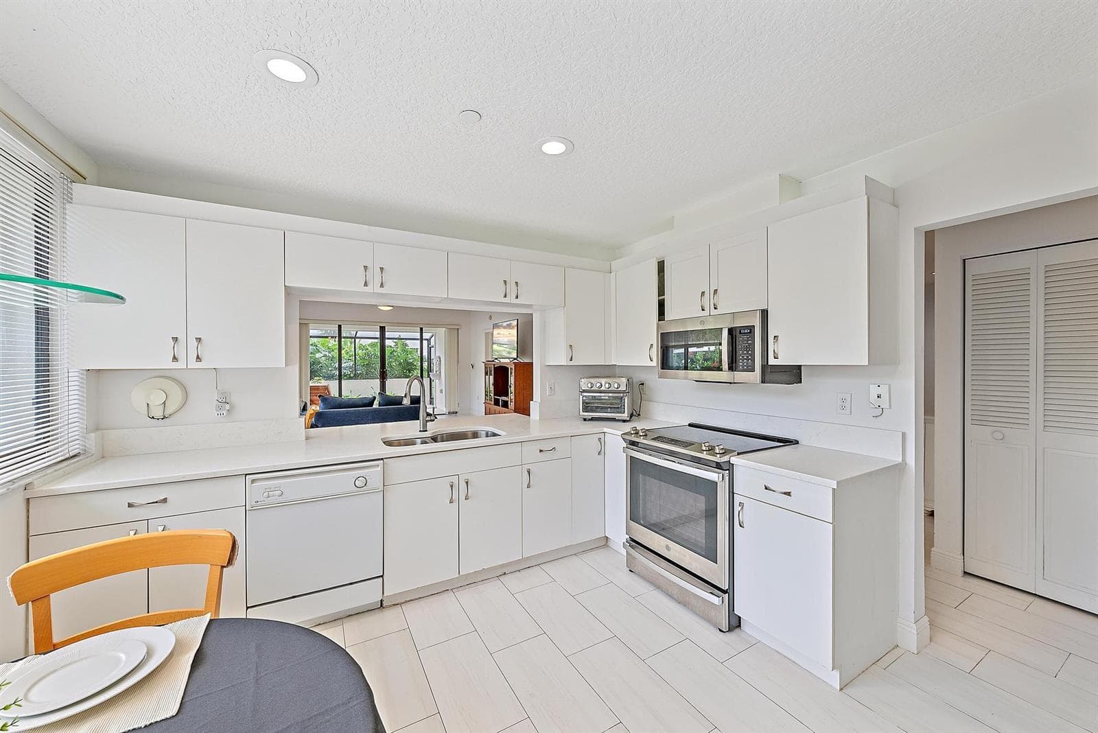 811 Oak Harbour Drive, Juno Beach, FL 33408 photo 4