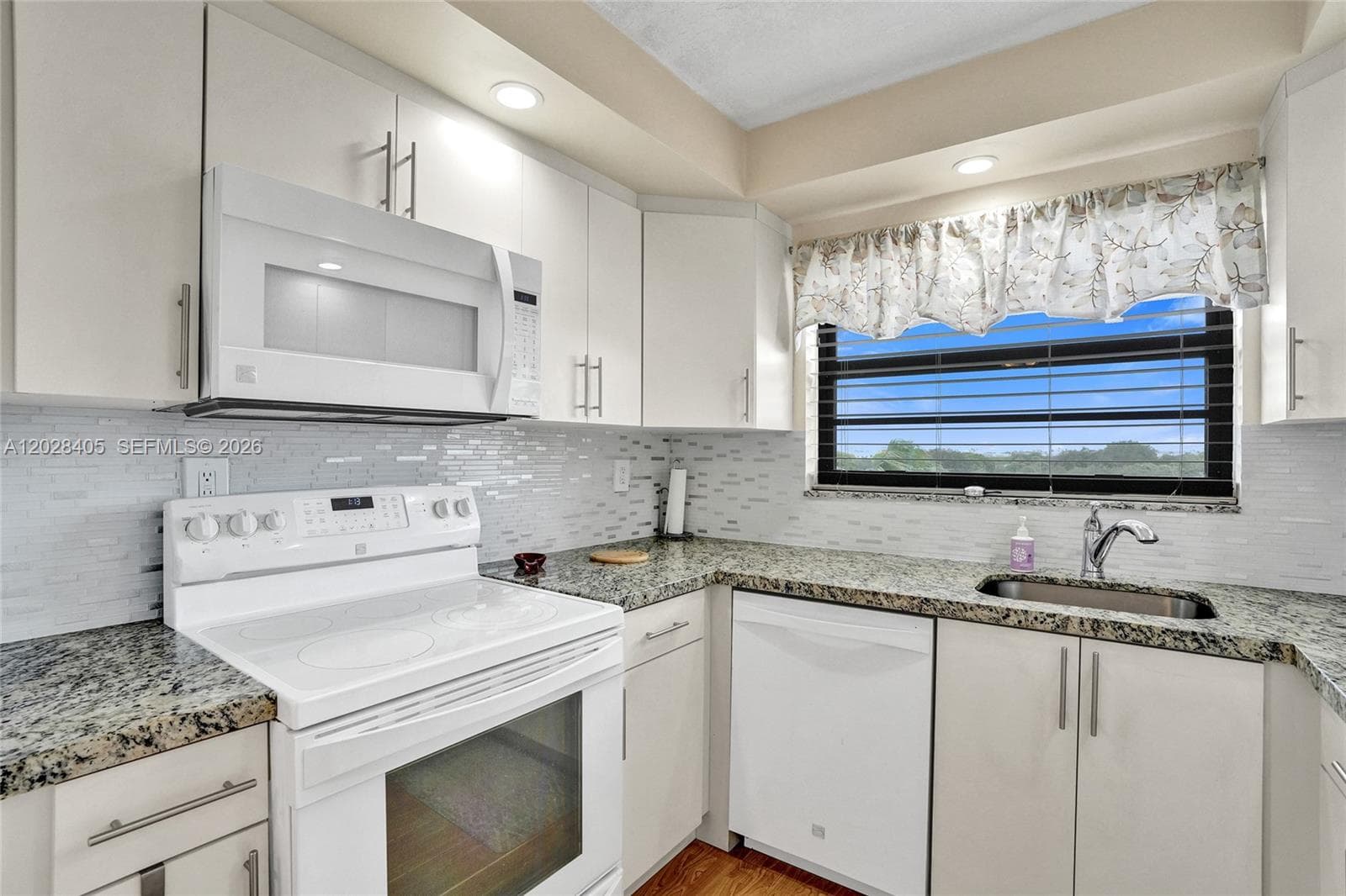 901 Colony Point Cir # 501, Pembroke Pines, FL 33026 photo 4