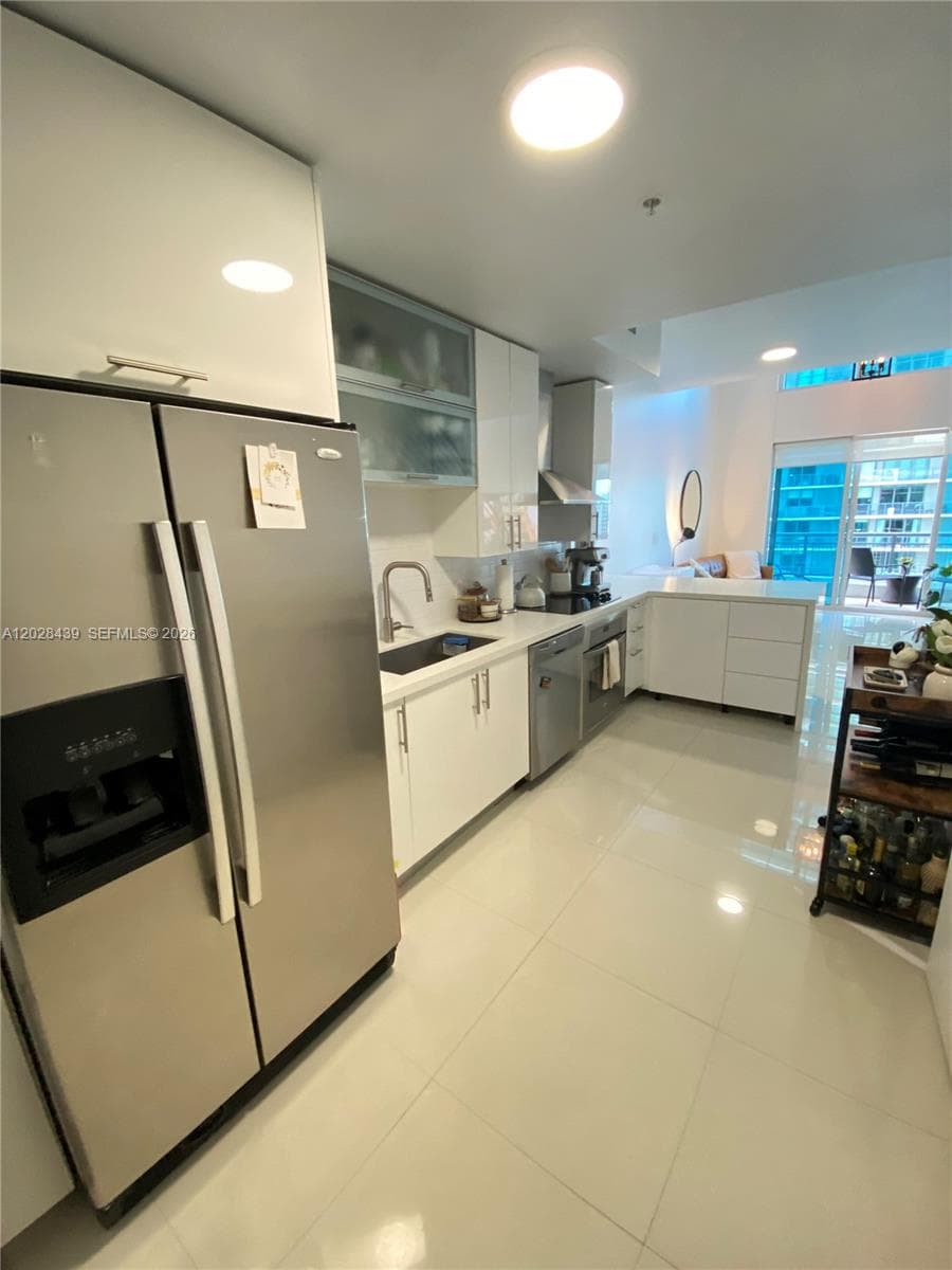 60 SW 13th St # 2212, Miami, FL 33130 photo 2