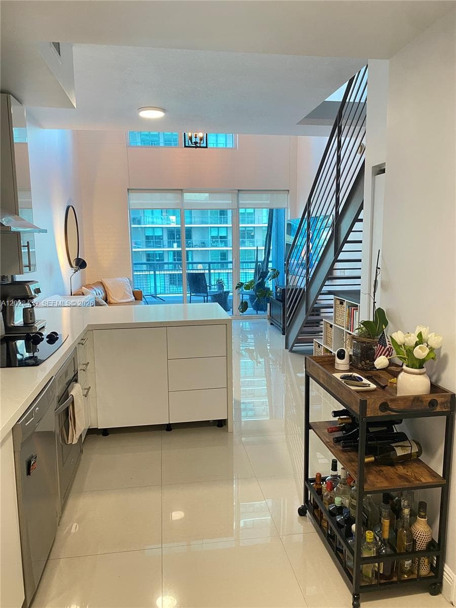 60 SW 13th St # 2212, Miami, FL 33130 photo 3