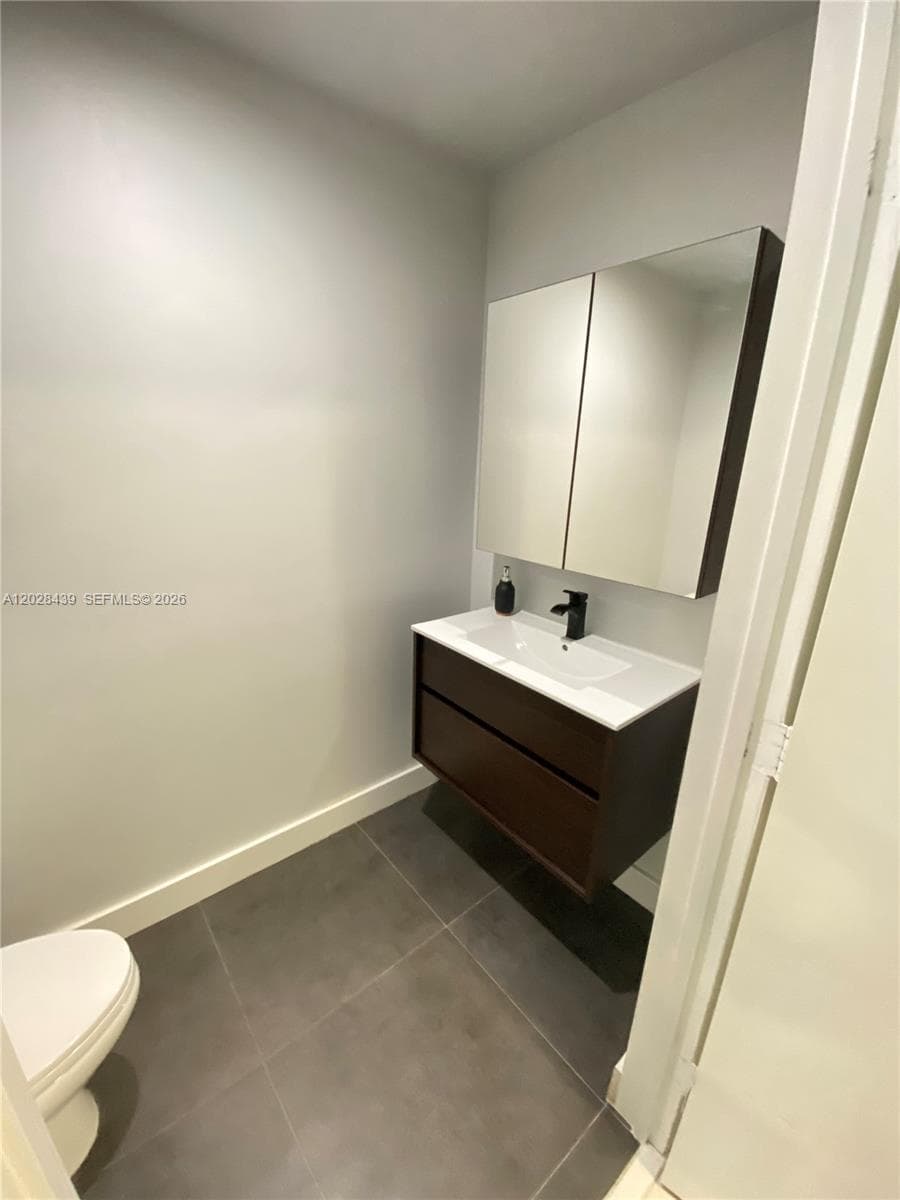 60 SW 13th St # 2212, Miami, FL 33130 photo 4
