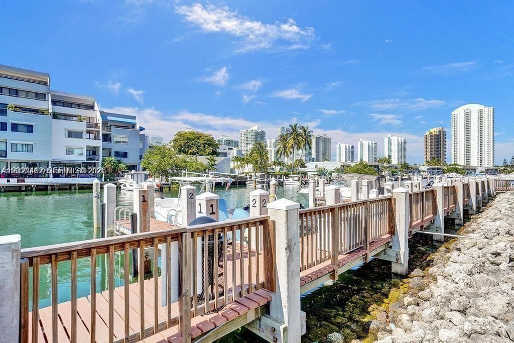 400 Kings Point Dr # 104, Sunny Isles Beach, FL 33160 photo 5