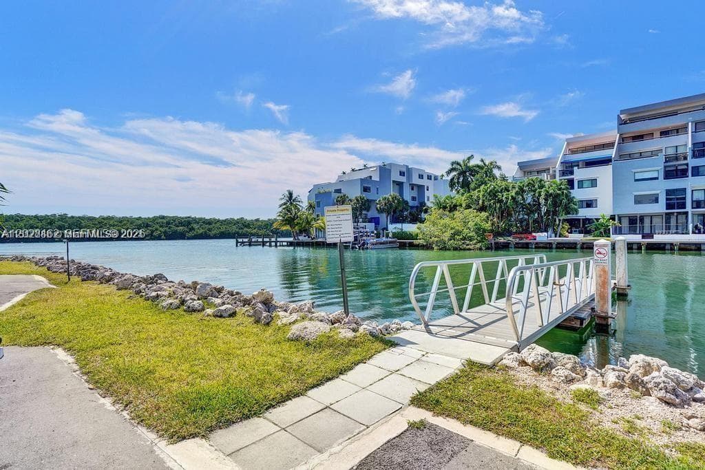 400 Kings Point Dr # 104, Sunny Isles Beach, FL 33160 photo 4