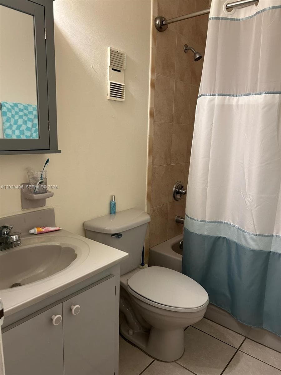 7033 NW 169th St, Hialeah, FL 33015 photo 4