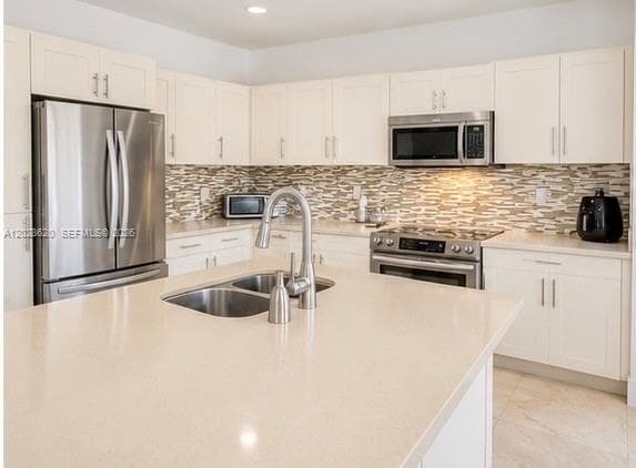 10555 NW 69th Ter, Doral, FL 33178 photo 2