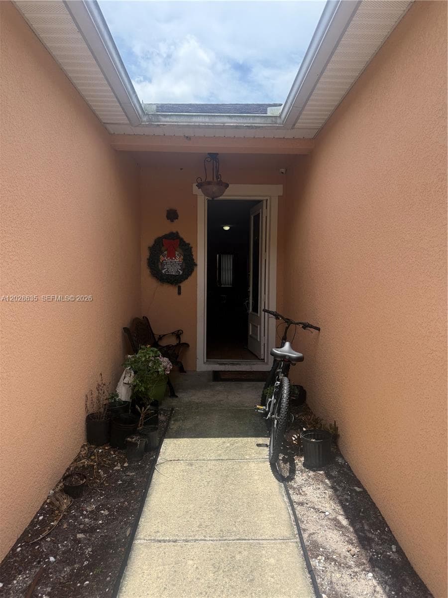 342 STAR SHELL DR, Tampa, FL 33572 photo 4