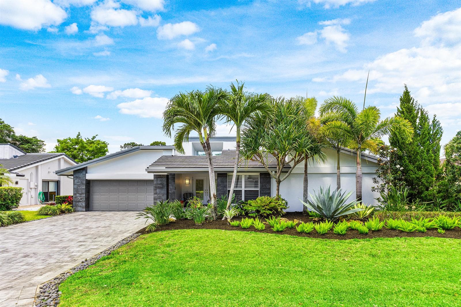 632 Lakewoode Circle W, Delray Beach, FL 33445 photo 2