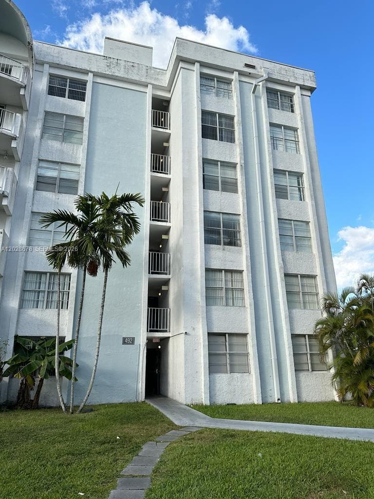 492 NW 165th St Rd # C-211, Miami, FL 33169 photo 4