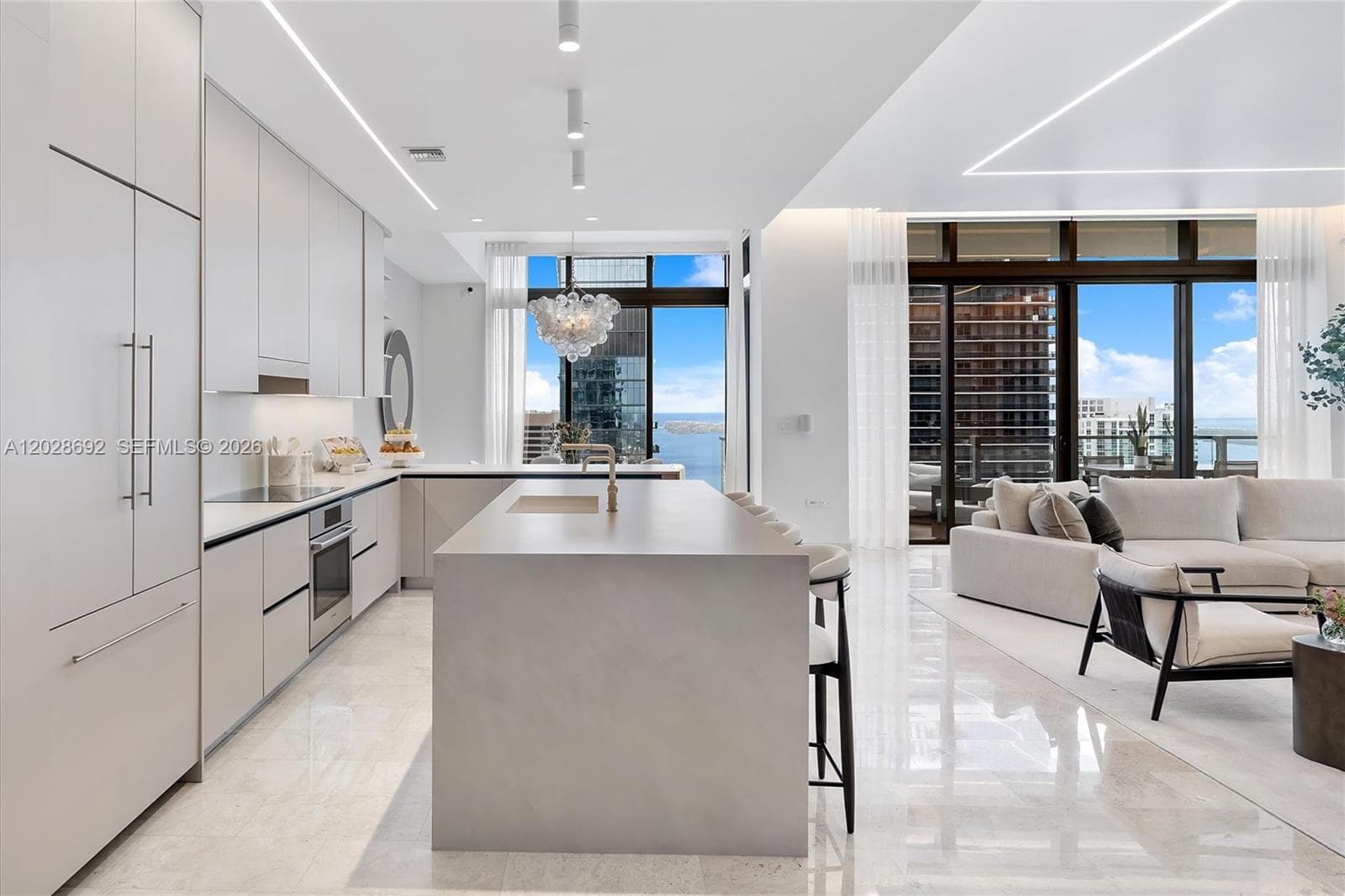 88 SW 7th St # 4001, Miami, FL 33130 photo 4