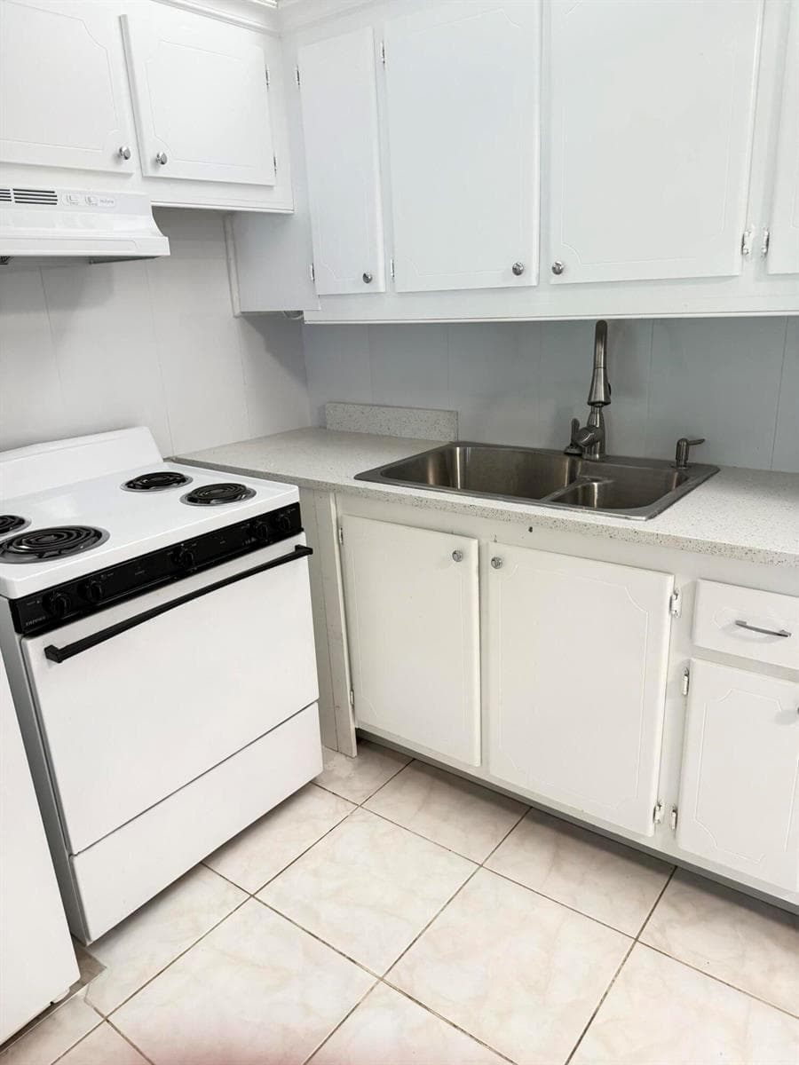 179 Windsor H, West Palm Beach, FL 33417 photo 2