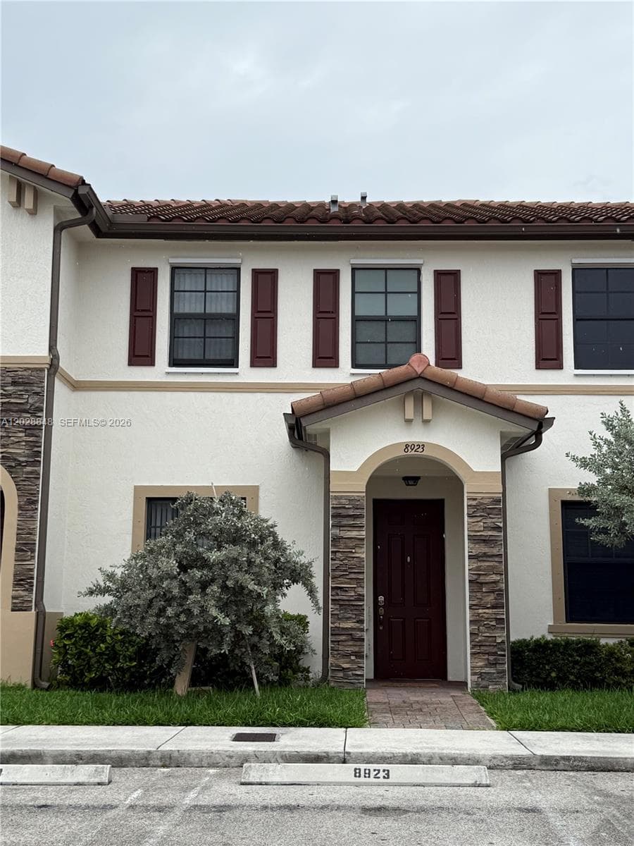 8923 W 35th Ave, Hialeah, FL 33018 photo 2