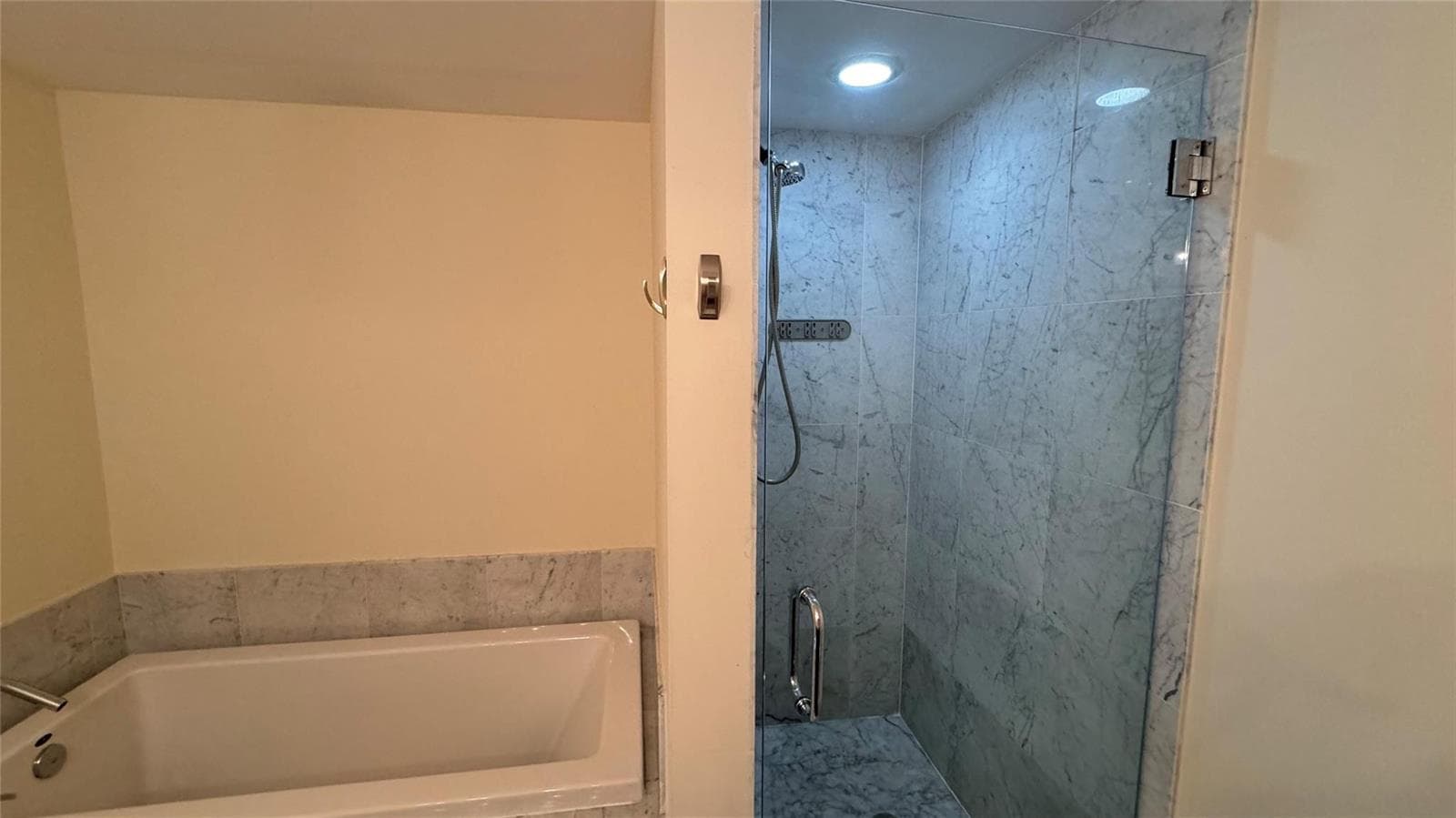 253 NE 2nd Street # 3208, Miami, FL 33132 photo 2