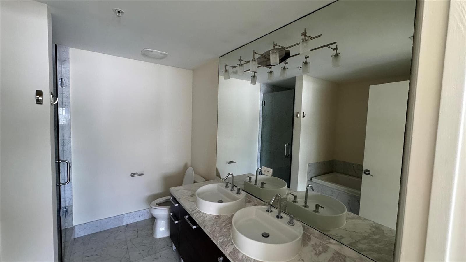 253 NE 2nd Street # 3208, Miami, FL 33132 photo 3