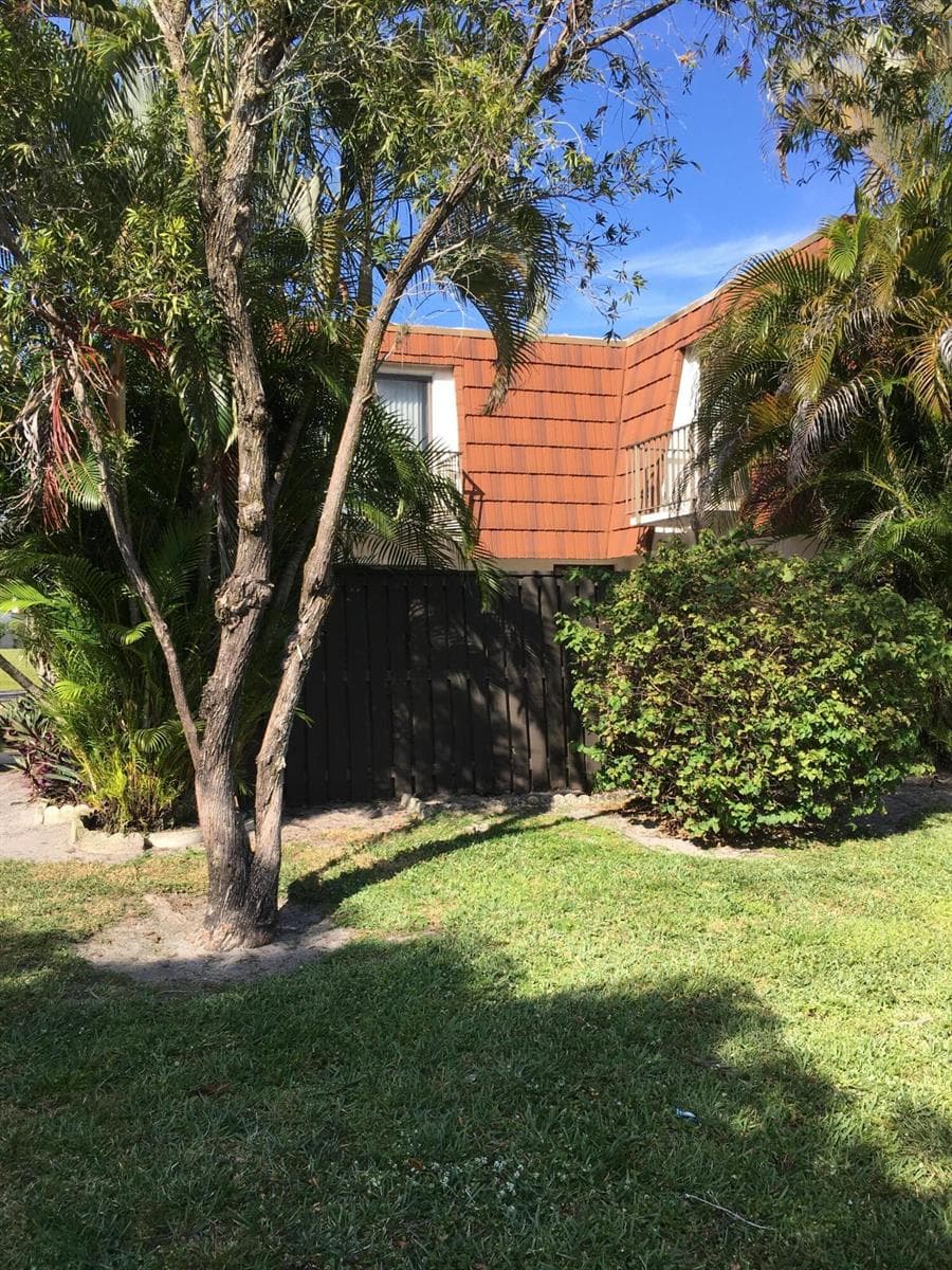 2233 White Pine Circle # D, FL 33415 photo 2