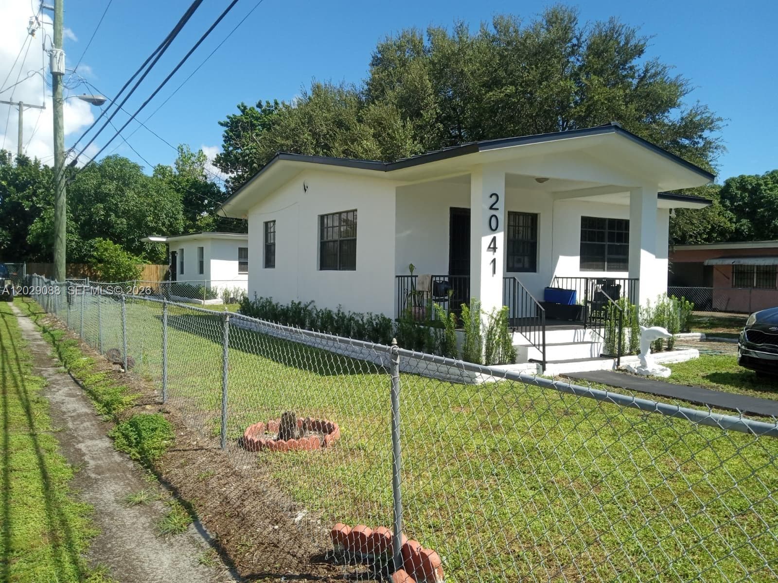 2041 NW 100th St, Miami, FL 33147 photo 2