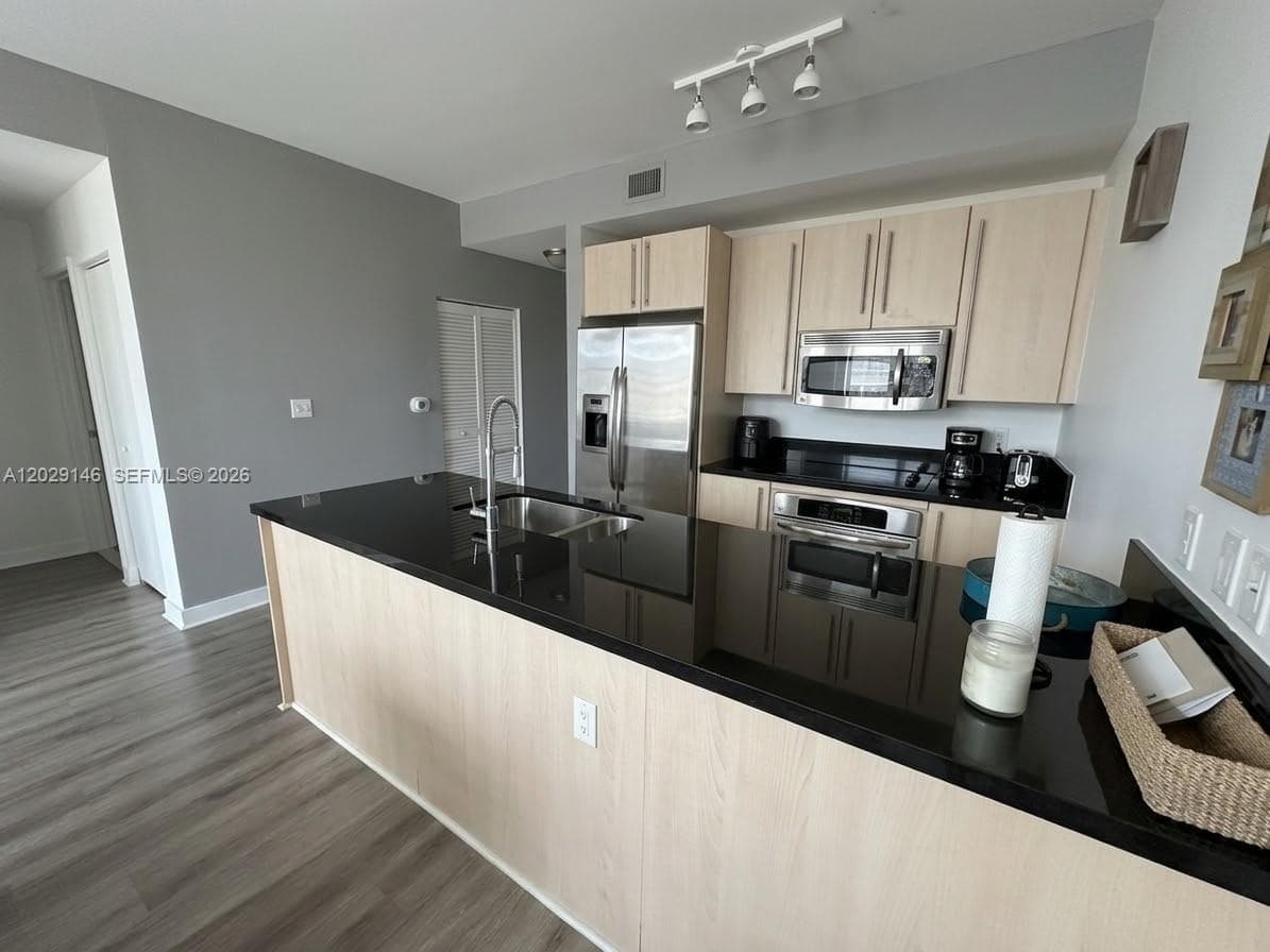 79 SW 12th St # 2410-S, Miami, FL 33130 photo 4