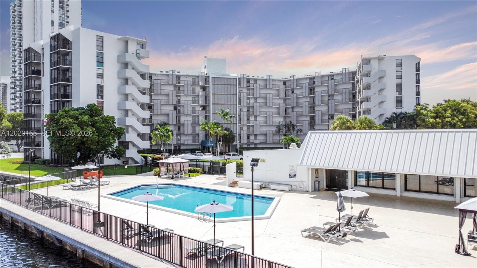 3475 N Country Club Dr # 503, Aventura, FL 33180 photo 2