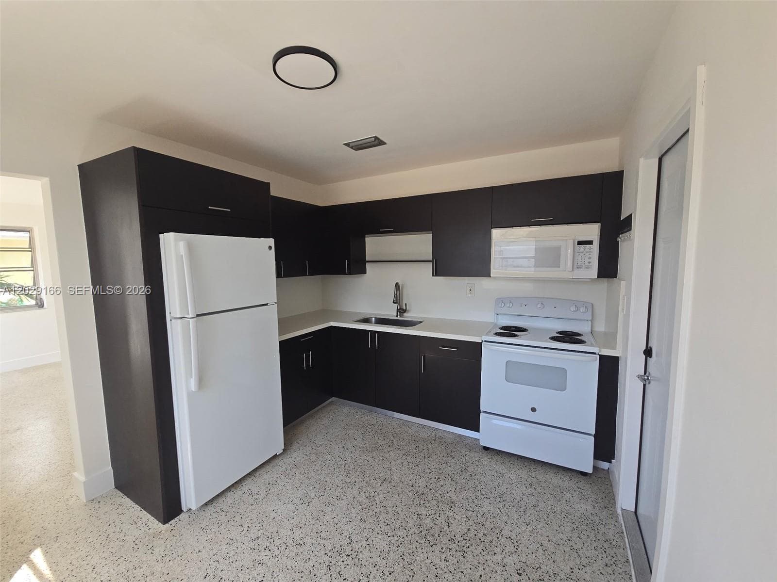 3435 NW 4th St, Miami, FL 33125 photo 2