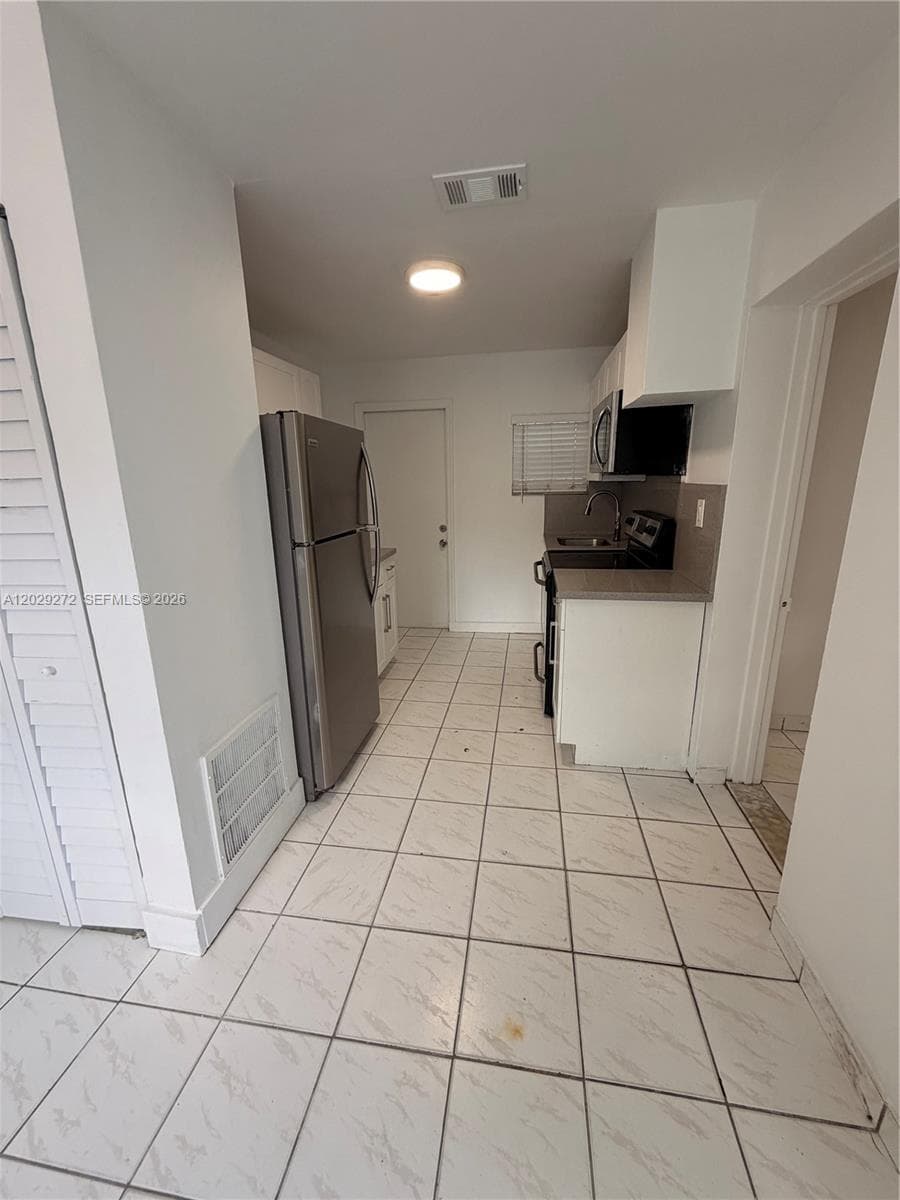 2420 NW 31st St # 3, Miami, FL 33142 photo 3