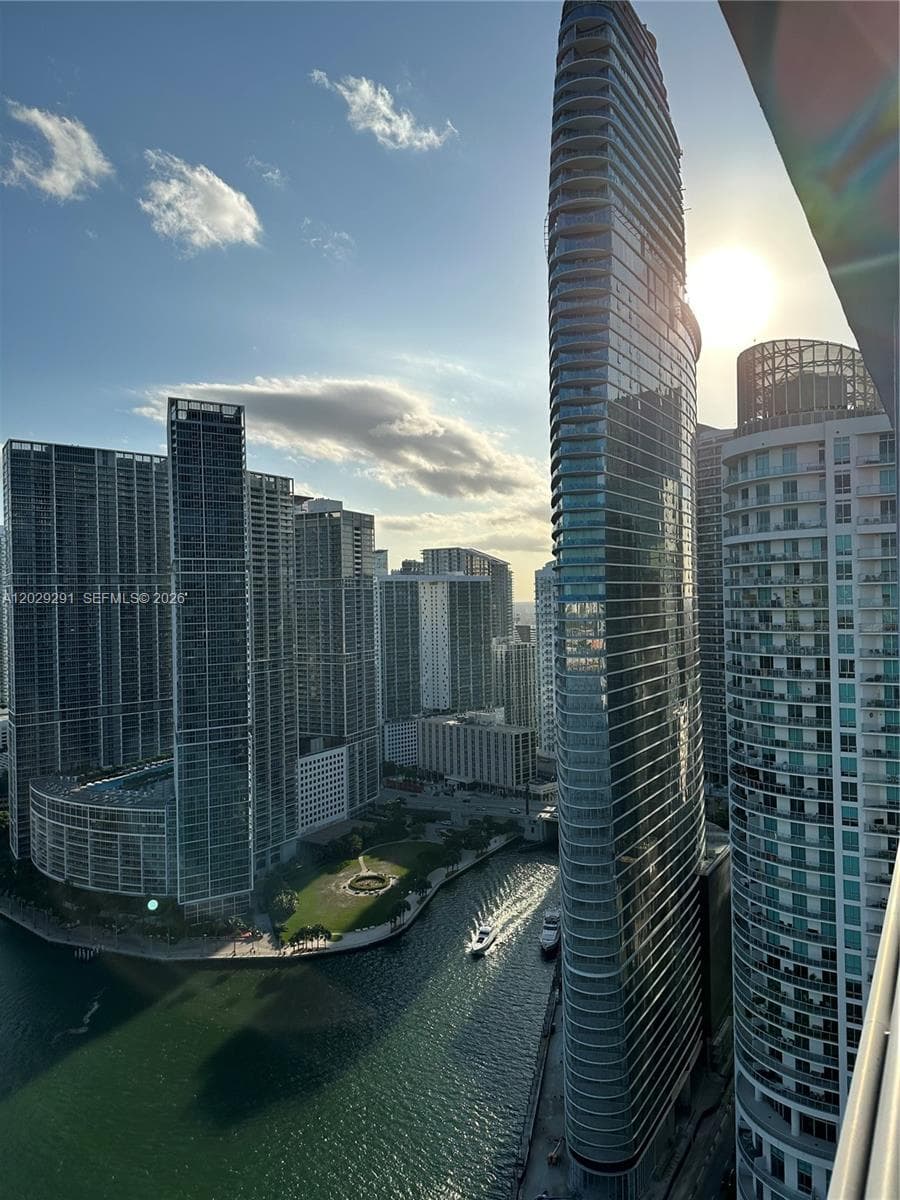 325 S Biscayne Blvd # 4119, Miami, FL 33131 photo 3