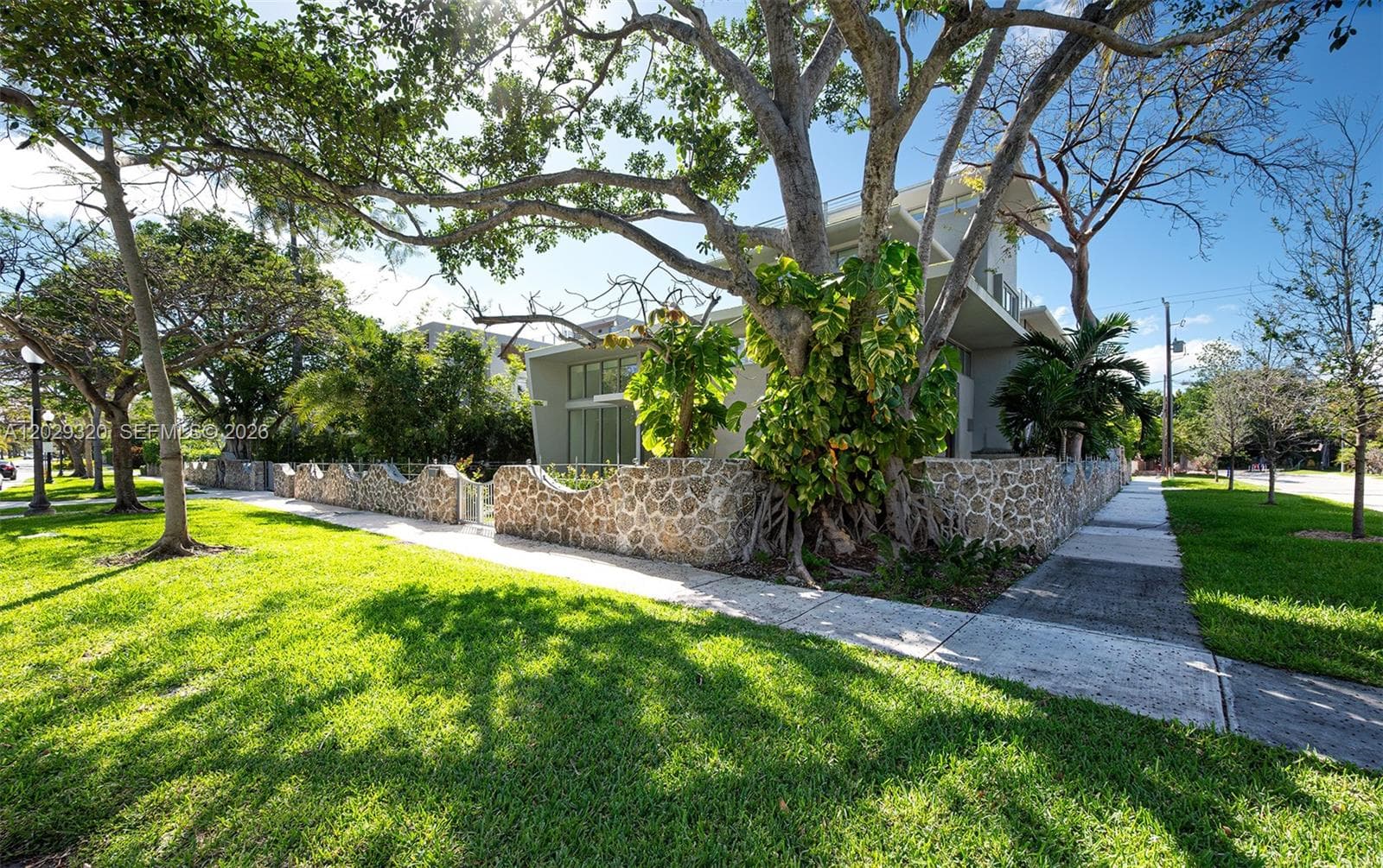 2100 S Miami Ave, Miami, FL 33129 photo 3