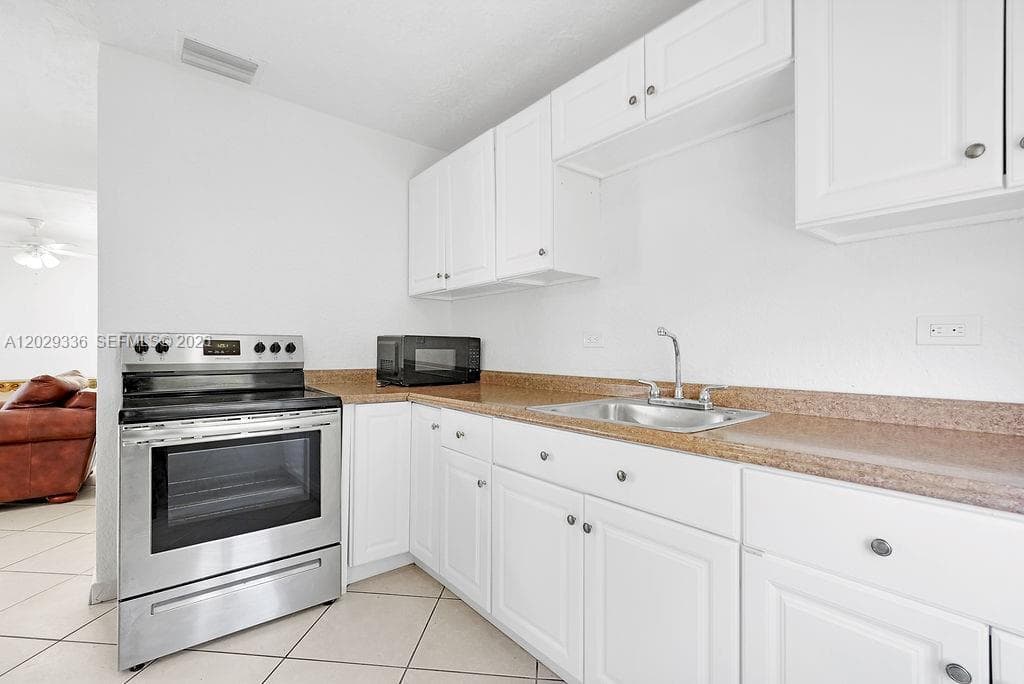 2415 Pierce St # -, Hollywood, FL 33020 photo 4