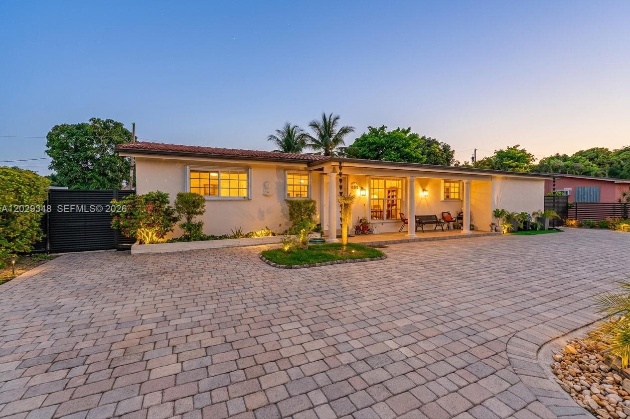 884 W 72nd Pl, Hialeah, FL 33014 photo 2