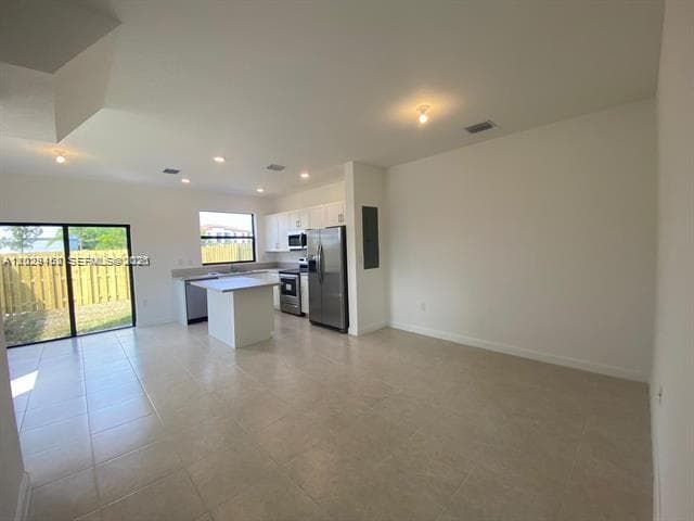 593 NE 208th Ter, Miami, FL 33179 photo 2