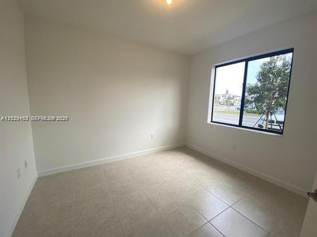 593 NE 208th Ter, Miami, FL 33179 photo 5