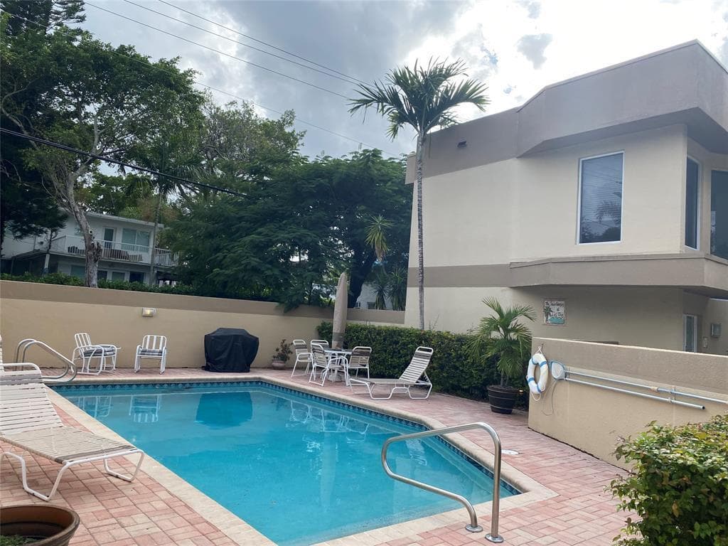 101 SE 15th Avenue # E, Fort Lauderdale, FL 33301 photo 2