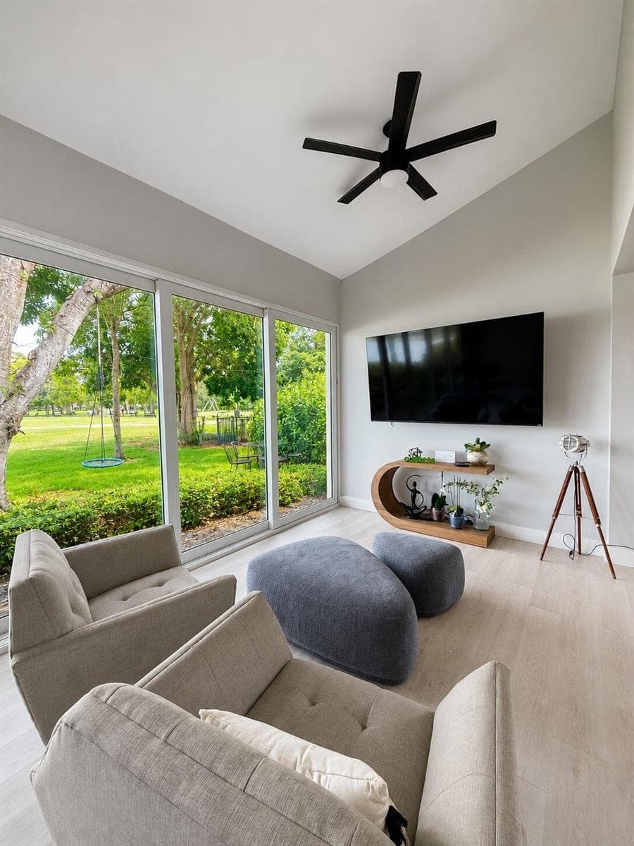 4103 Carriage Drive # H4, Pompano Beach, FL 33069 photo 2