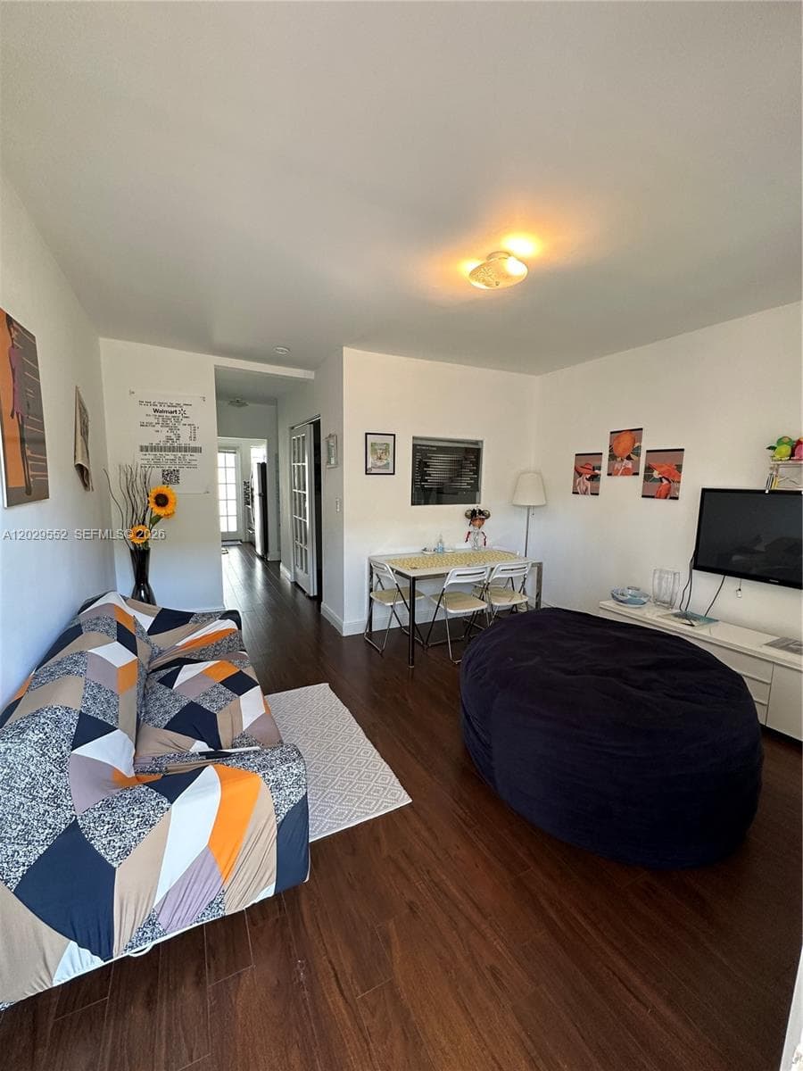 911 Meridian Ave # 206, Miami Beach, FL 33139 photo 2