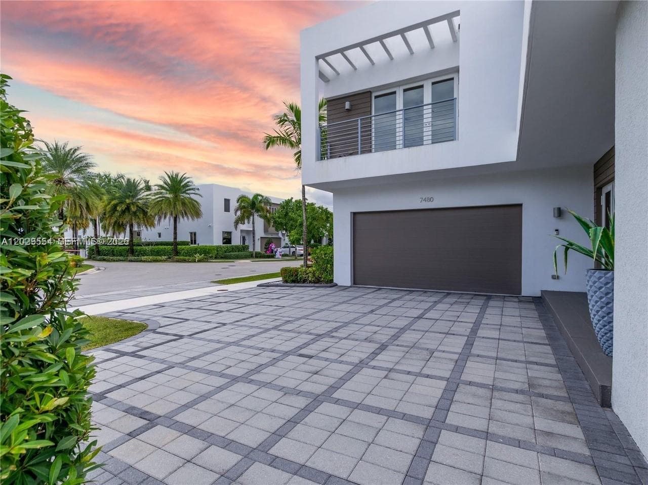 7480 NW 99th Ave, Doral, FL 33178 photo 2