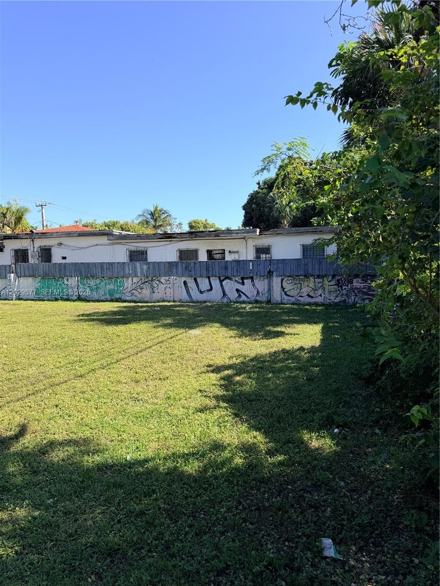 5455 NE 3rd Ave, Miami, FL 33137 photo 2