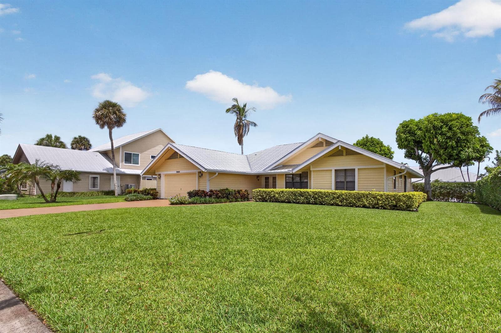 10420 SE Jupiter Narrows Drive, Hobe Sound, FL 33455 photo 2